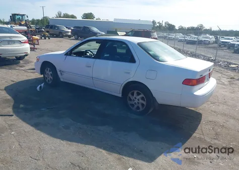 2000 Toyota Camry Xle z USA, uszkodzony, nr VIN JT2BG28K2Y0493612